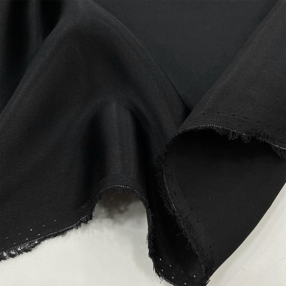 %100 İpek Saten Kumaş Siyah %100 İpek Saten Kumaş Siyah