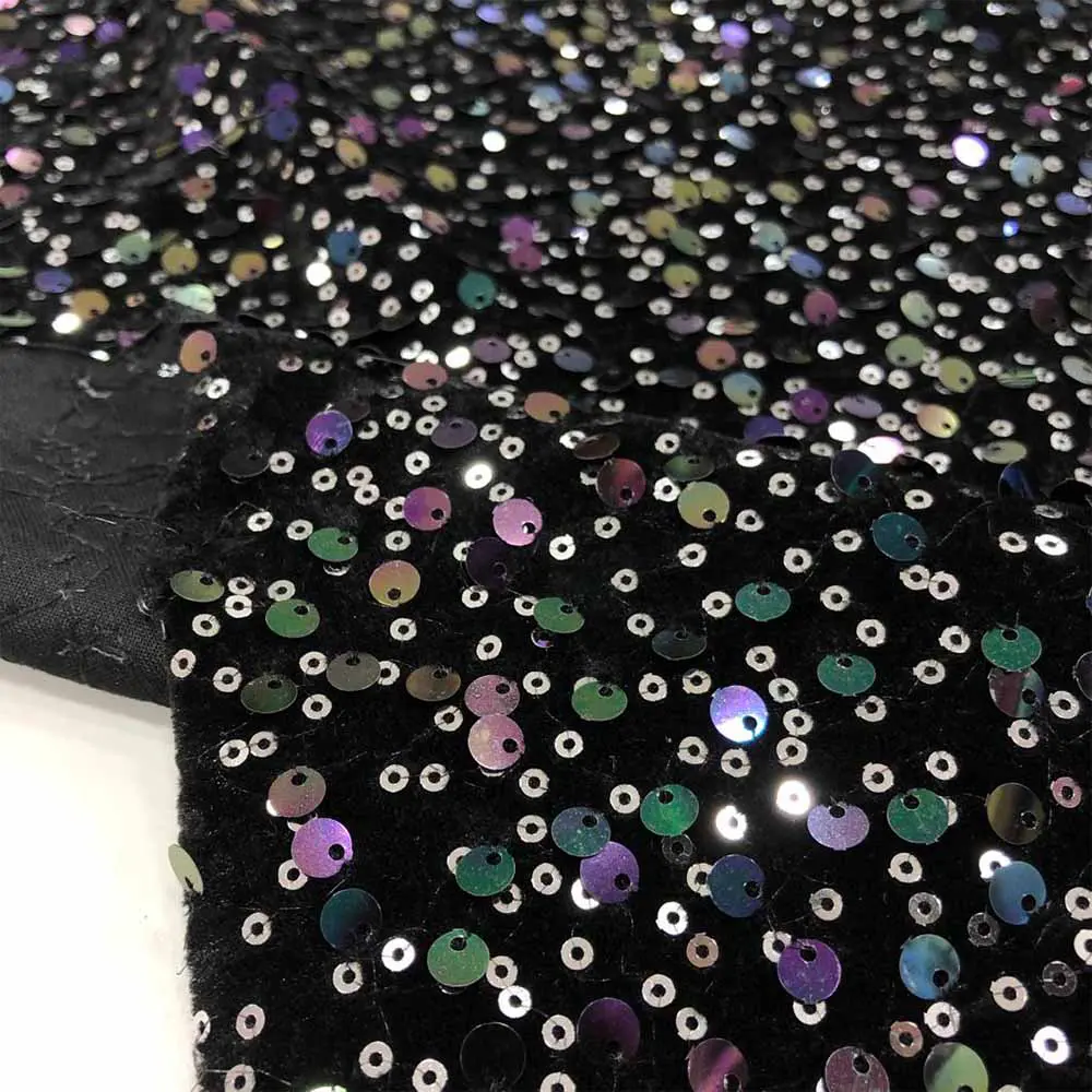 Kadife Üzerine Payet İşlemeli Kumaş