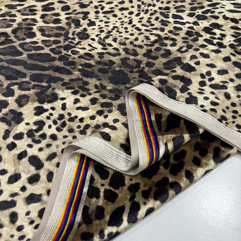 Leopar Desenli İpek Kadife Kumaş Leopar Desenli İpek Kadife Kumaş